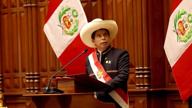 Pedro Castillo anuncia la venta del avión presidencial de Perú como nueva medida de austeridad