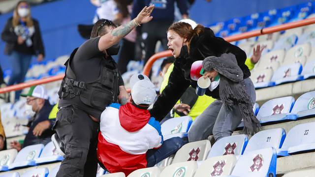 CF Pachuca vs. Club Chivas: Fans de ambos equipos protagonizan pelea