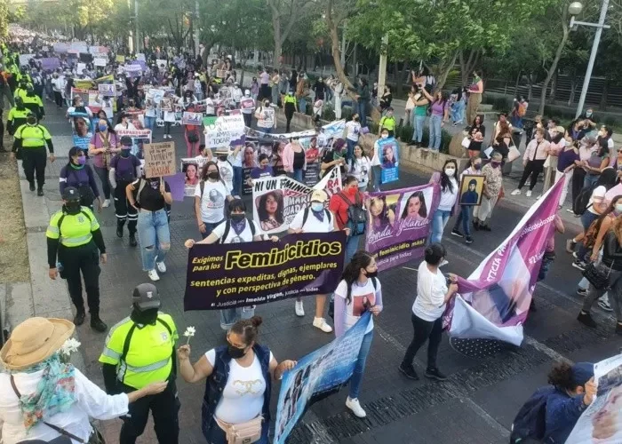 Inicia segunda marcha de la Mujer en Guadalajara