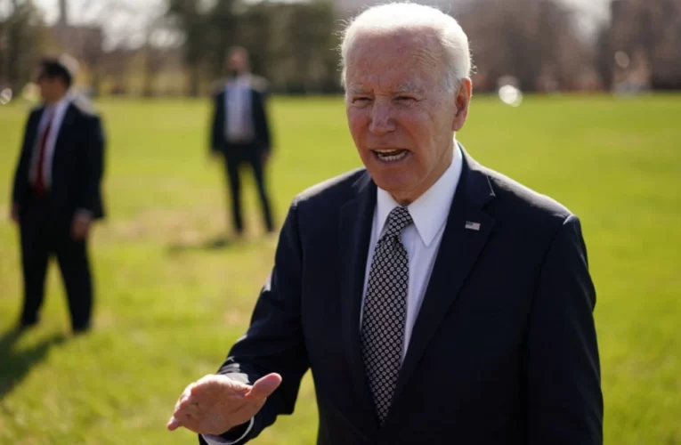 Joe Biden califica las atrocidades de Bucha, Ucrania, como «crimen de guerra”.