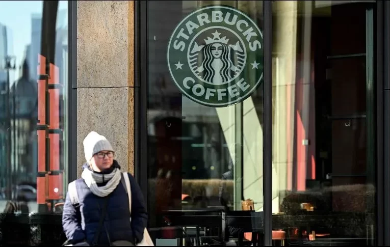 Starbucks anuncia su retirada del mercado ruso por la invasión de Ucrania.