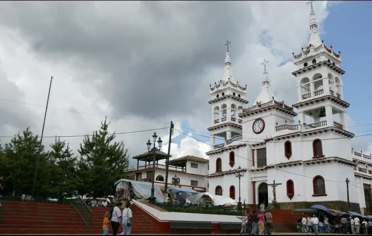 Refuerzan seguridad en Mazamitla tras enfrentamiento que deja tres muertos