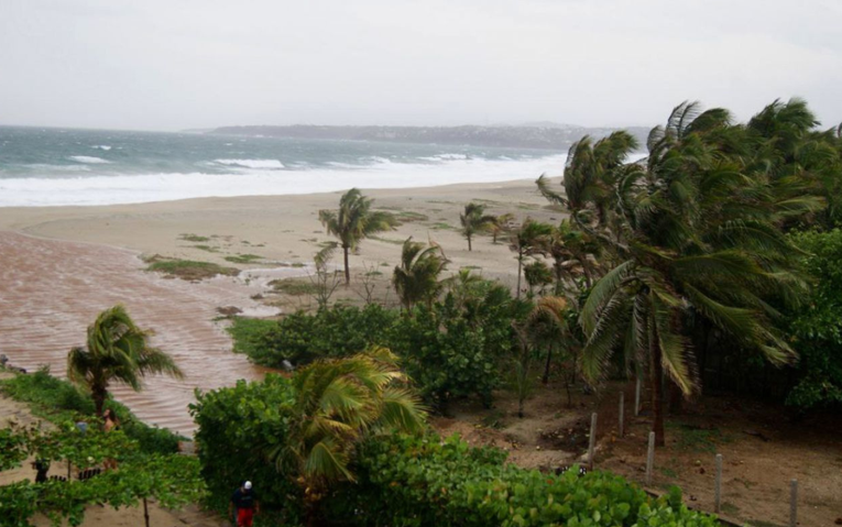 Tormenta tropical Bonnie podría convertirse en huracán categoría 2.