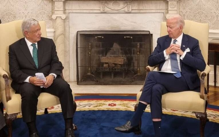 AMLO propone a Biden 5 puntos para controlar la migración e impulsar la economía regional.